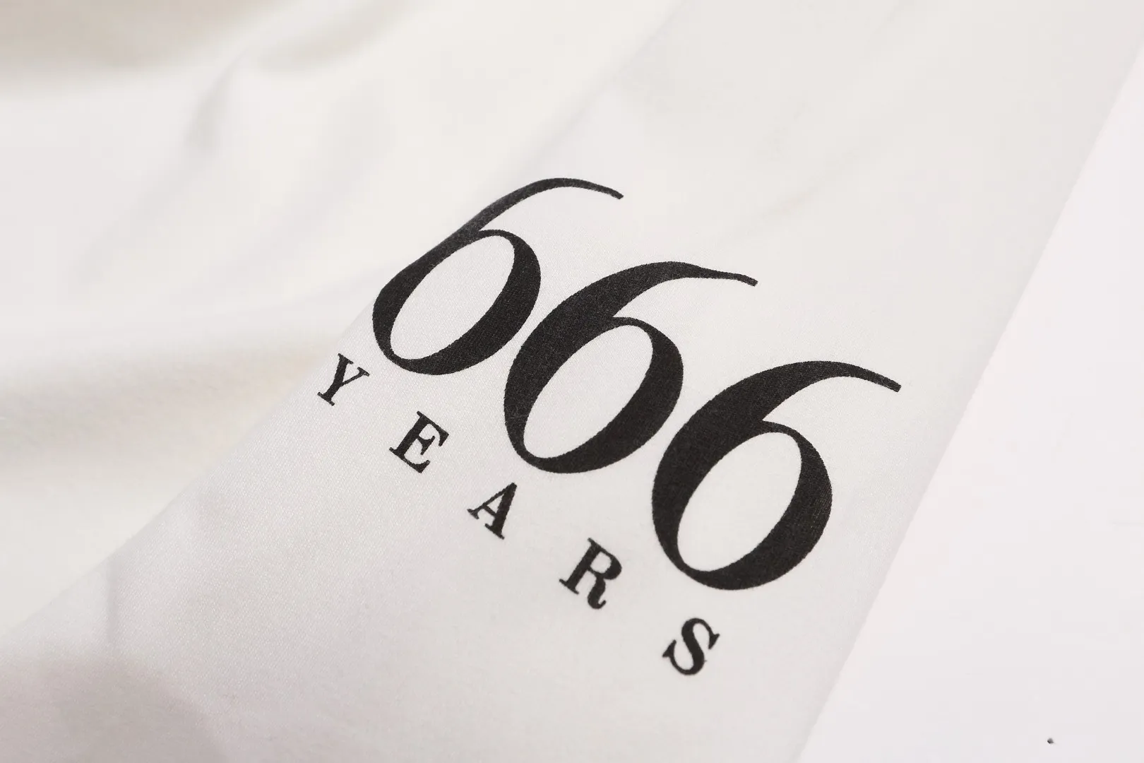 Trendy Saint Michael vintage printed SAINT letters on the chest, distressed long-sleeved loose T-shirt Fabric: 260g Style number: SM12 Size: S-M-L-XL Color: White Price: P144
